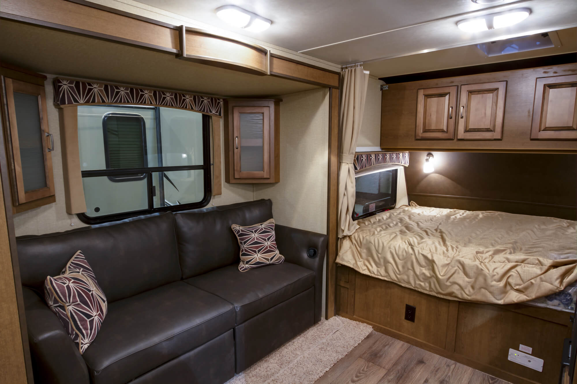 5th Wheel Campers vs Motorhomes